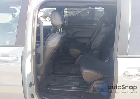 2024 Toyota Sienna Xse from USA, damaged, VIN 5TDXSKFC1RS141577